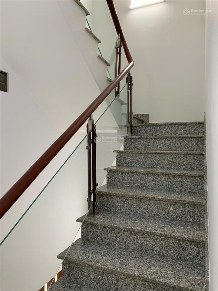 Bán nhà 4x20m, 3 tầng, hẻm ô tô thông, phạm văn đồng, p3, gv, 13 phòng đang cho thuê giá chỉ 9,5 tỷ