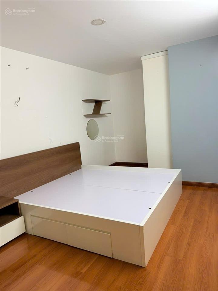 Bán gấp căn hộ 61,9m2 2 phòng ngủ 1wc giá chỉ 3,99 tỷ.  0983 345 ***
