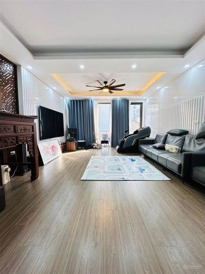 Bán căn nhà 6 tầng thang máy  gara ô tô trong nhà  trung tâm tây hồ
