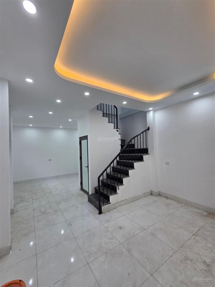 Bán nhà xây mới, trung trâm quận thanh xuân, ngõ thông, ôtô đỗ cửa