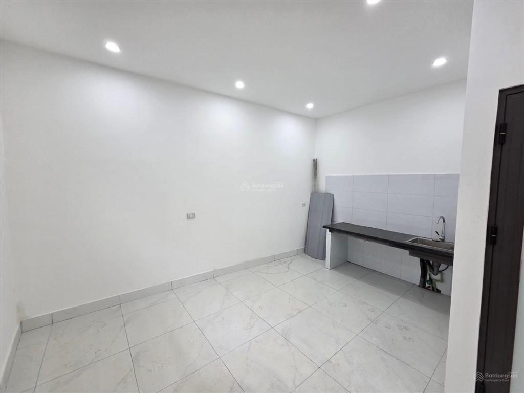 Bán nhà xây mới, trung trâm quận thanh xuân, ngõ thông, ôtô đỗ cửa