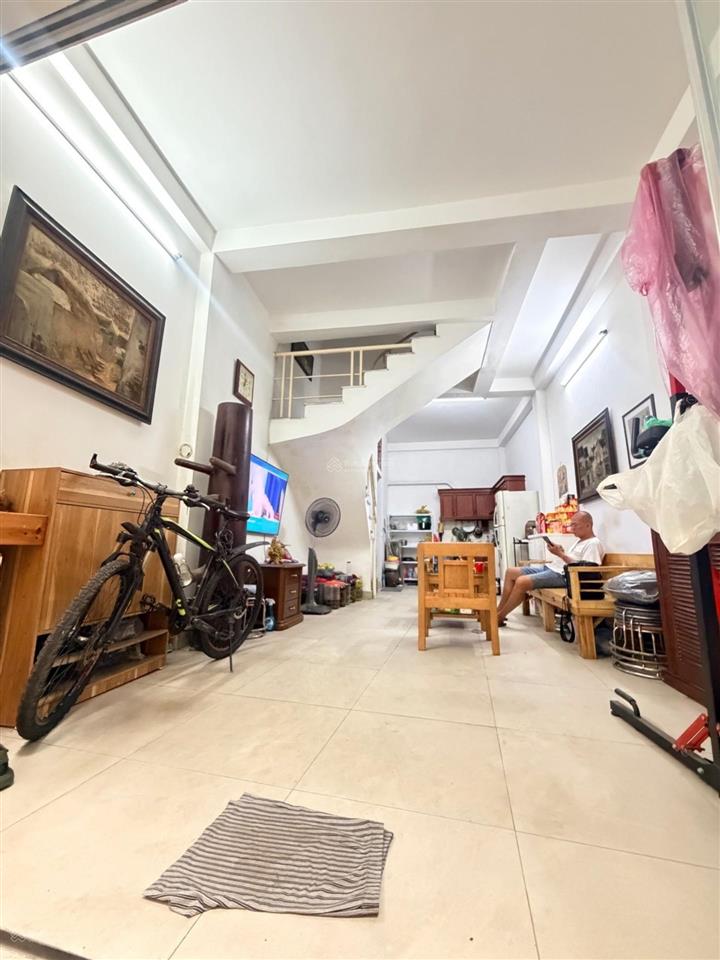 Nhà đẹp dân xây  ngõ nông, cách 1 nhà ra ngõ ô tô tránh  gần mặt phố
