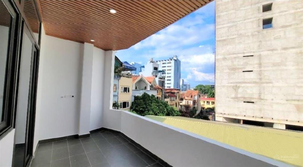 Bán nhanh nhà võng thị  hồ tây lộng gió  xây 6 tầng thang máy  ngõ nông  sổ đỏ vuông.