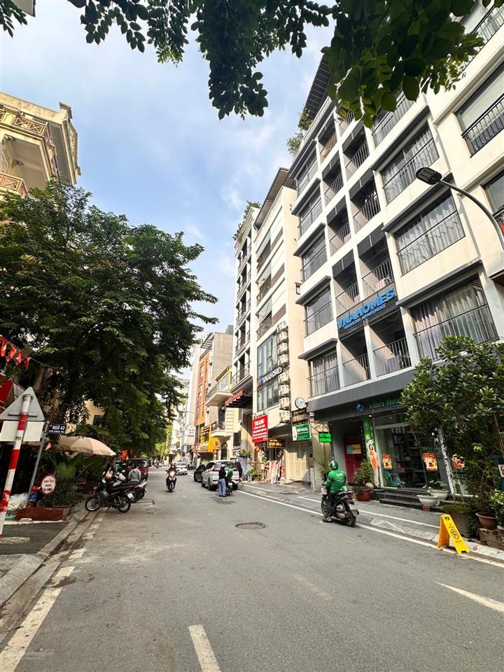Bán nhanh nhà võng thị  hồ tây lộng gió  xây 6 tầng thang máy  ngõ nông  sổ đỏ vuông.