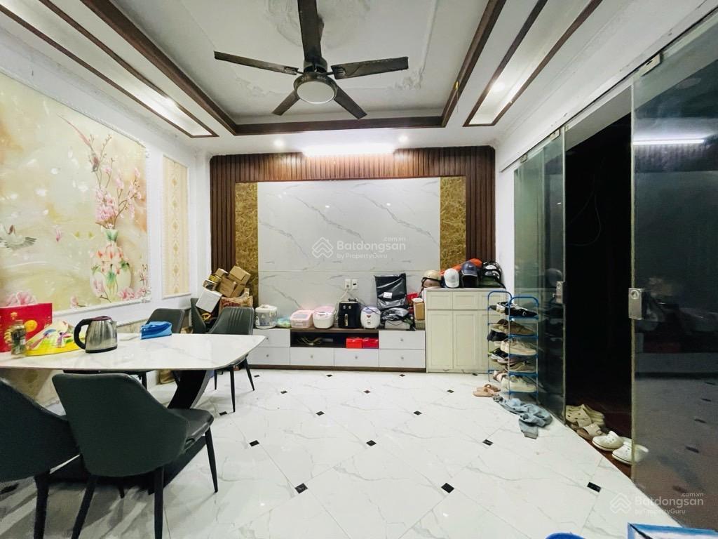 Nhà đẹp mới xây  2 mặt thoáng view sông hồng  ngõ nông  gần mặt phố