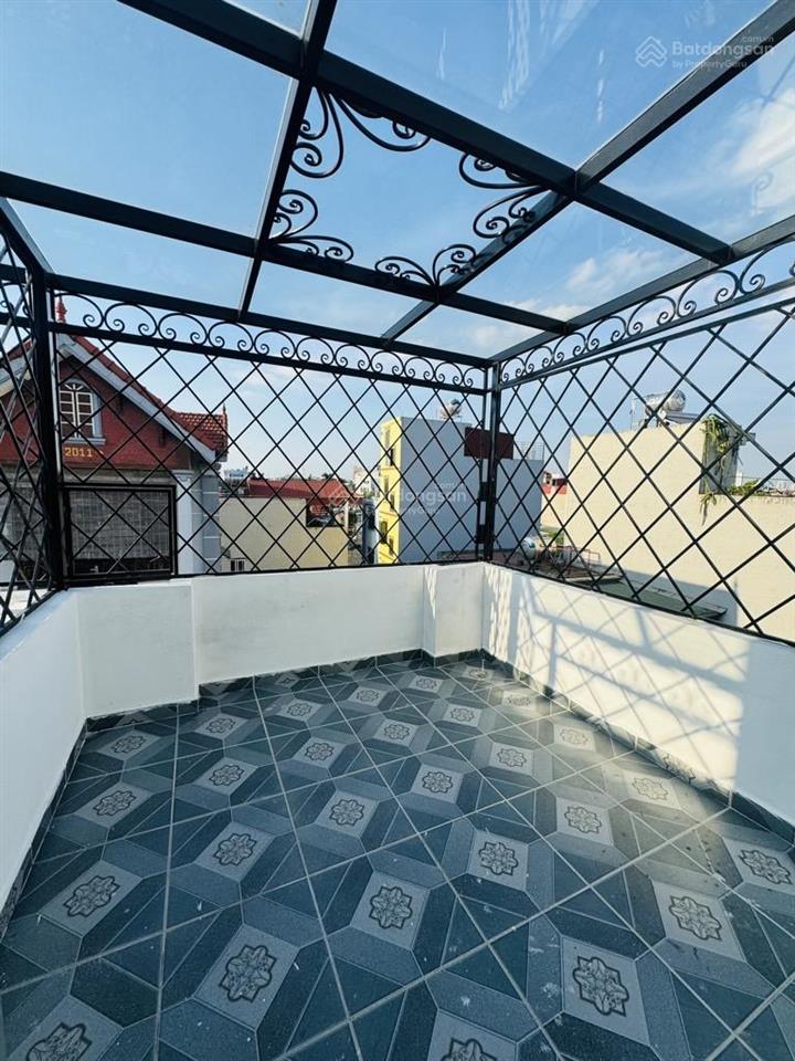 Nhà đẹp mới xây  2 mặt thoáng view sông hồng  ngõ nông  gần mặt phố