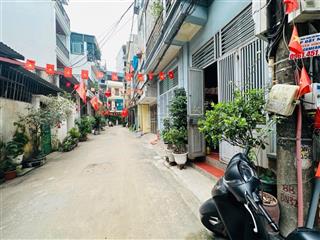 Nhà đẹp mới xây  2 mặt thoáng view sông hồng  ngõ nông  gần mặt phố