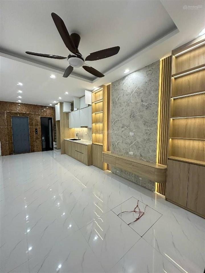 Cần bán nhanh nhà 5 tầng thang máy  ngõ thông  kinh doanh  ô tô đỗ cửa.