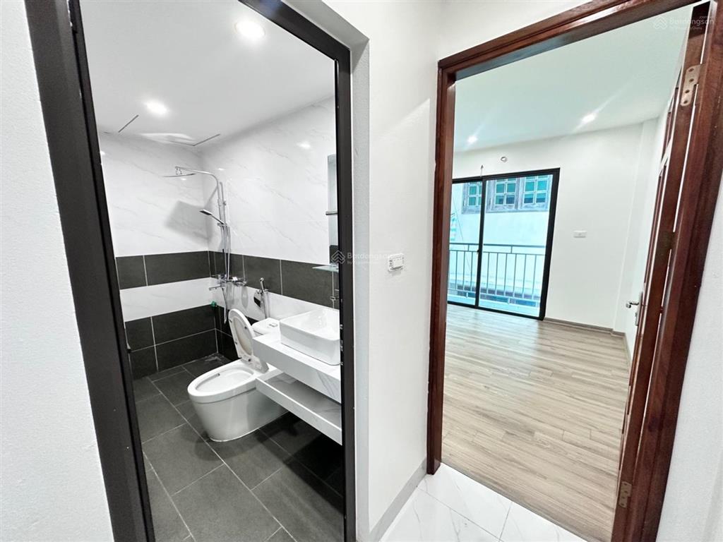 Cần bán nhanh nhà 5 tầng thang máy  ngõ thông  kinh doanh  ô tô đỗ cửa.
