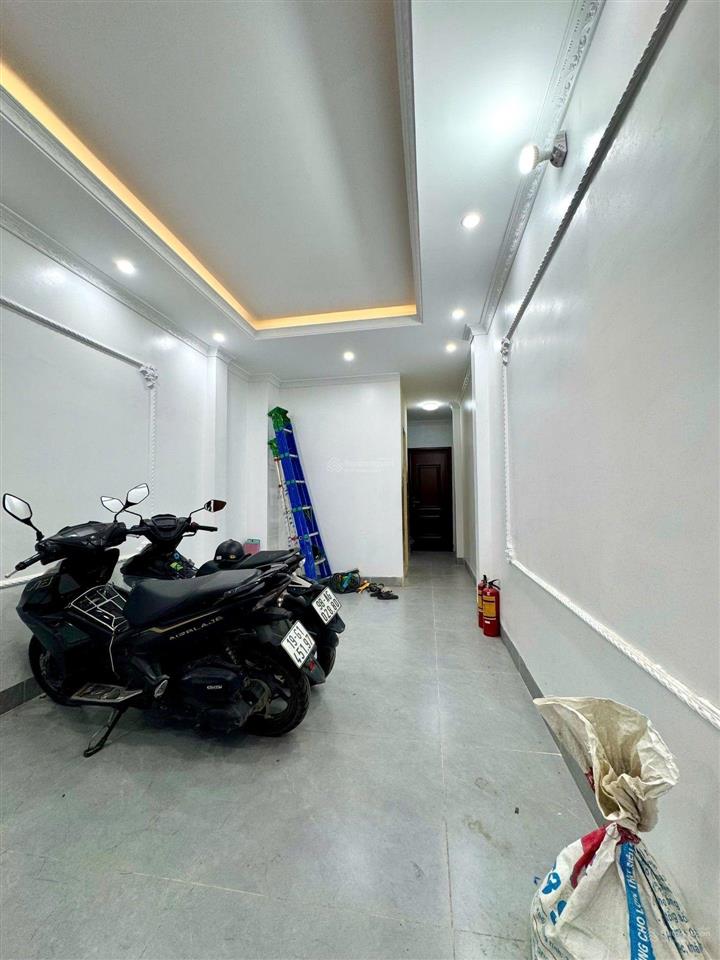 Gia đình cần bán nhanh giảm 1,5 tỷ  nhà 6 tầng thang máy  ô tô đỗ cửa  ngõ thông, kinh doanh