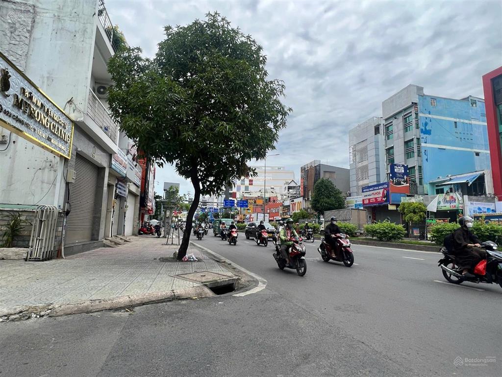 Góc 3 mặt tiền đường cộng hòa, út tịch hoàng việt phường 12, quận tân bình.