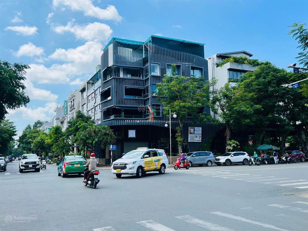 Góc 3 mặt tiền đường nguyễn thái bình út tịch hoàng việt, phường 4, quận tân bình