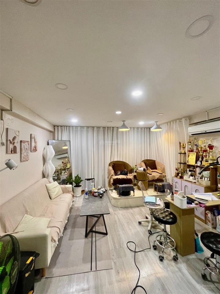 Tân phú nhà hẻm 5m, 4.4 x 17m, 4 tầng 5 pn, giá 6.5 tỷ.