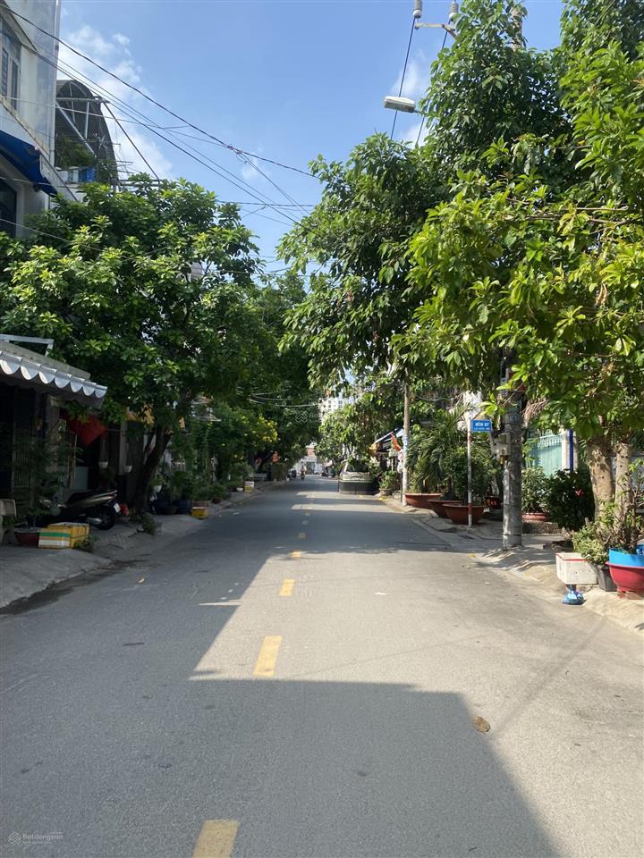 Tân phú ngay chợ tân hương, 4 x18m, 5 tầng sân thượng, 5 pn, giá 8.7 tỷ.