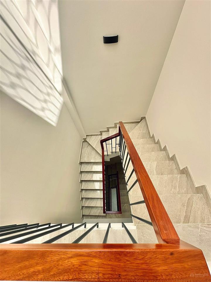 Nhà mới lung linh, tân sơn nhì, tân phú, 5 x 11m, 4 tầng sân thượng, giá 7.3 tỷ.