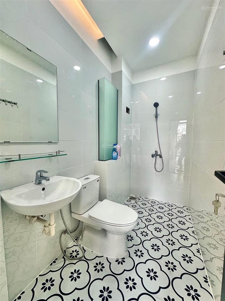 Nhà mới lung linh, tân sơn nhì, tân phú, 5 x 11m, 4 tầng sân thượng, giá 7.3 tỷ.