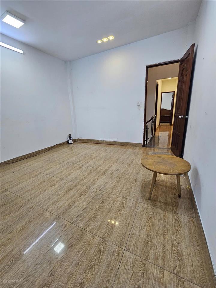Hàng ngộp chủ gấp nhà bình tân, tỉnh lộ 10, 4 x 14m (56m²), hẻm 8m, 2 tầng 4 pn.