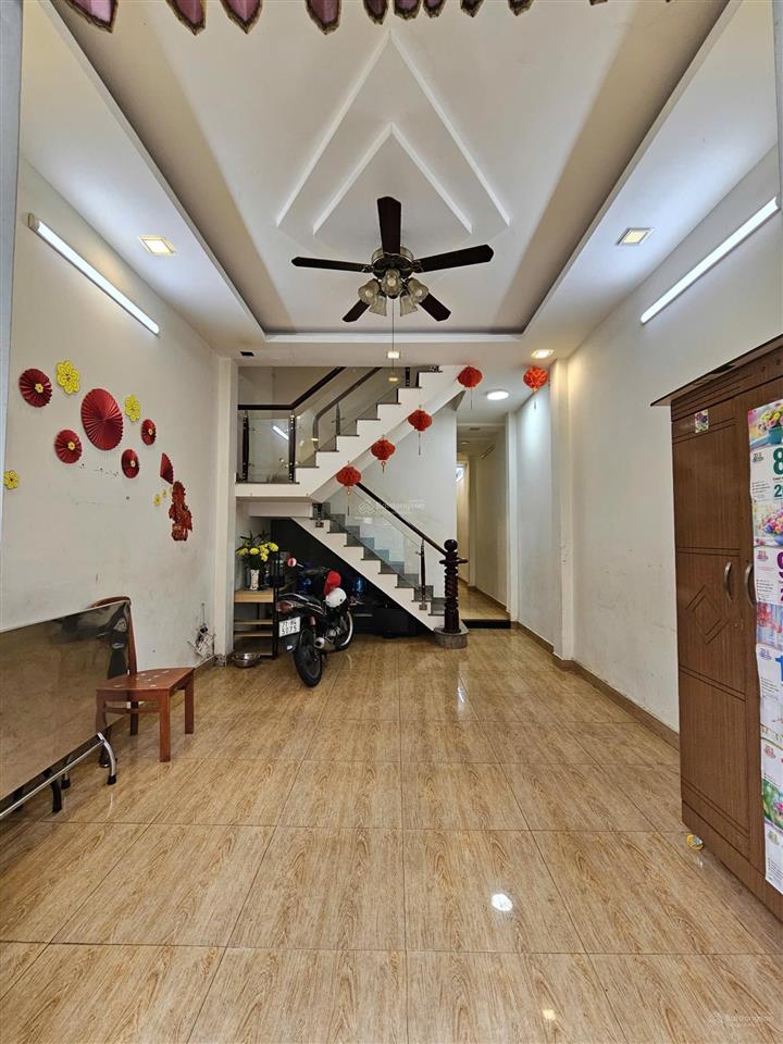 Hàng ngộp chủ gấp nhà bình tân, tỉnh lộ 10, 4 x 14m (56m²), hẻm 8m, 2 tầng 4 pn.