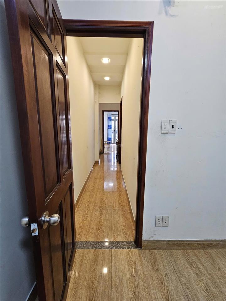 Hàng ngộp chủ gấp nhà bình tân, tỉnh lộ 10, 4 x 14m (56m²), hẻm 8m, 2 tầng 4 pn.