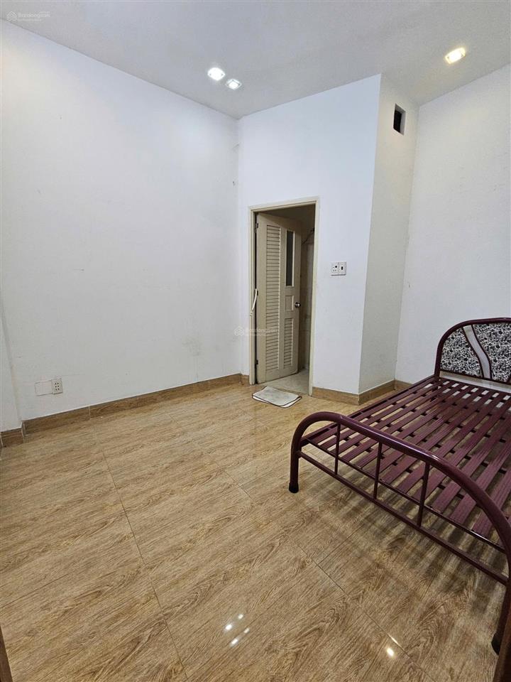 Hàng ngộp chủ gấp nhà bình tân, tỉnh lộ 10, 4 x 14m (56m²), hẻm 8m, 2 tầng 4 pn.