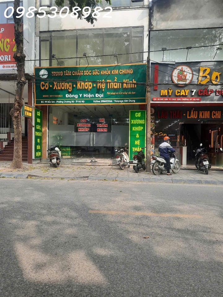 Bán nhà 3 tầng mặt phố Ngọc Hoà, Thị trấn Chúc Sơn, DT 147,3m2, giá 2x tỷ, đẹp