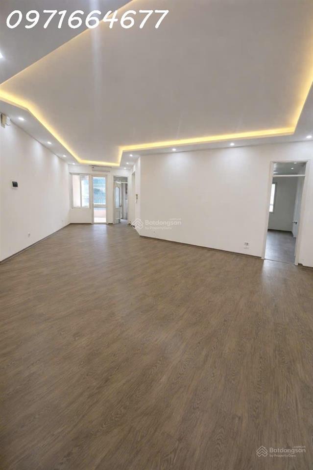 Chủ nhà cần bán gấp, không qua môi giới, tòa nhà 17T5, DT 151m2, 3 ngủ 3 vệ sinh