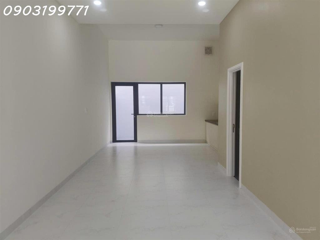 Chính chủ cần bán căn nhà 3 tầng trục chính trong khu Compound Cát Tường J-Home