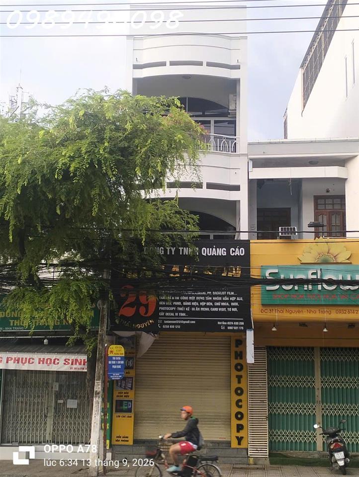 Bán nhà mặt tiền 1 trệt 2 lầu phố Thái Nguyên, TP. Nha Trang, DT 93.4 m2, giá ưu đãi Hot!