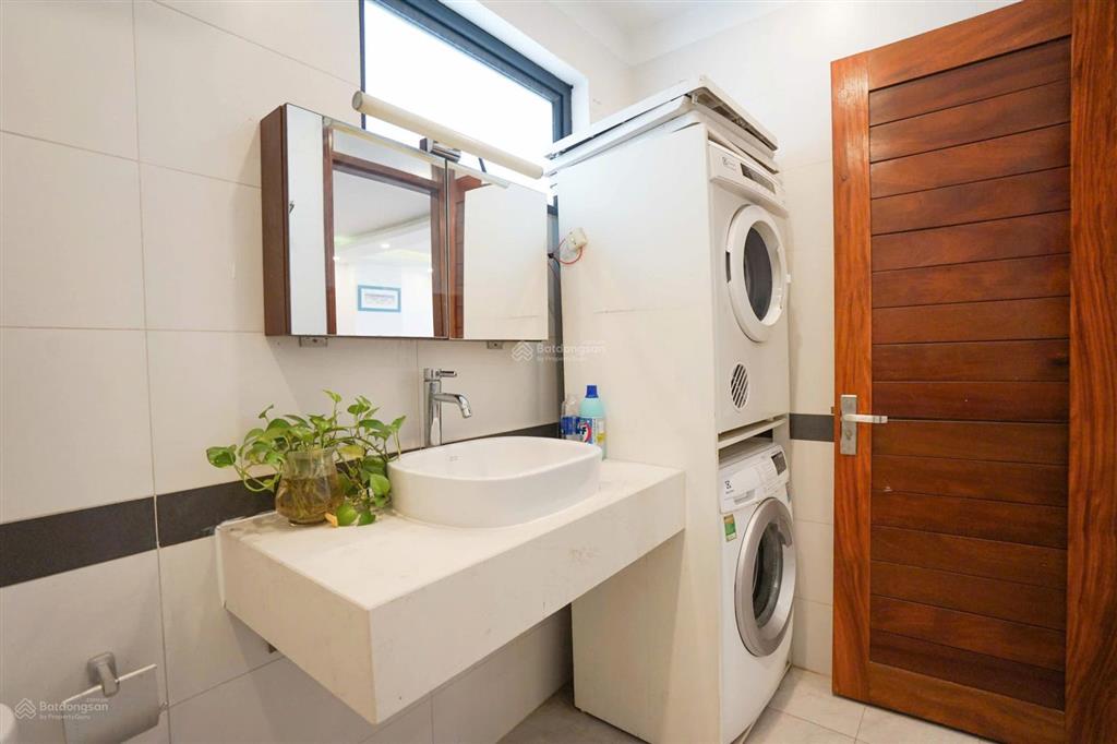 Cho thuê căn hộ duplex 3pn, 3wc, 184m2 chỉ với 28,6 triệu/th tại quảng an, tây hồ, hà nội