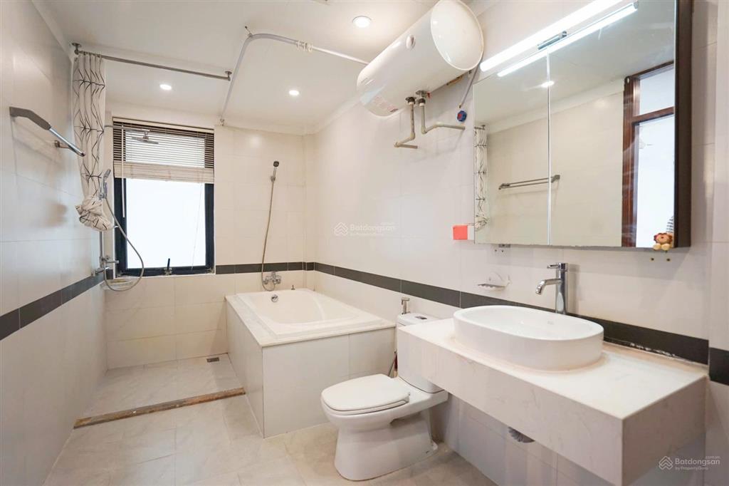Cho thuê căn hộ duplex 3pn, 3wc, 184m2 chỉ với 28,6 triệu/th tại quảng an, tây hồ, hà nội