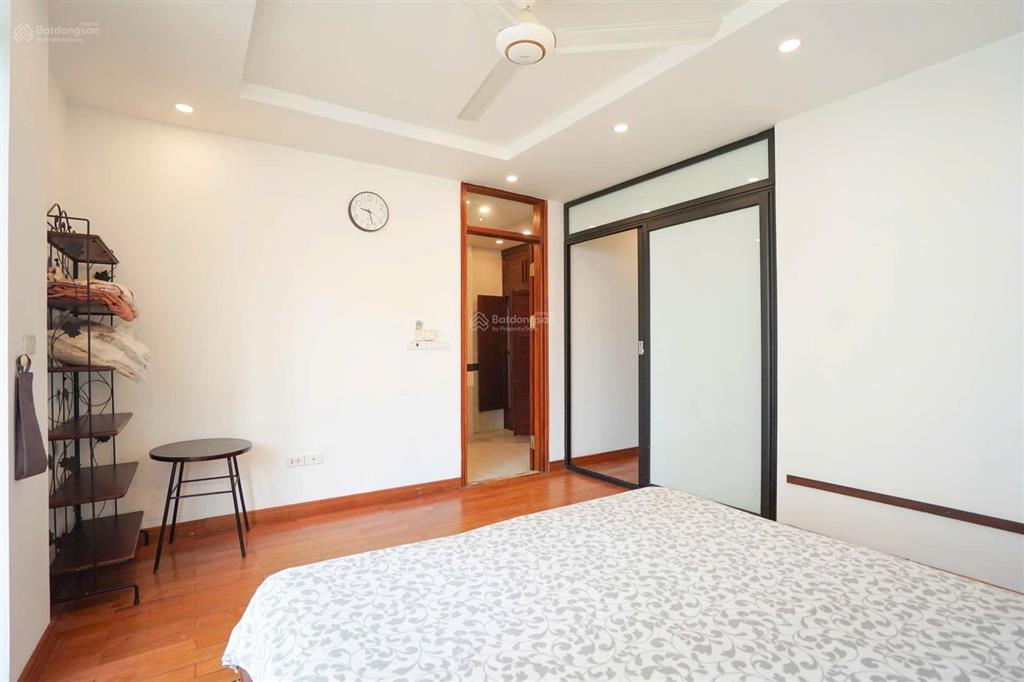 Cho thuê căn hộ duplex 3pn, 3wc, 184m2 chỉ với 28,6 triệu/th tại quảng an, tây hồ, hà nội