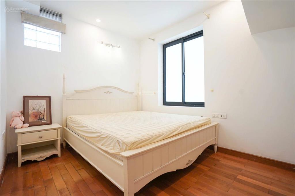 Cho thuê căn hộ duplex 3pn, 3wc, 184m2 chỉ với 28,6 triệu/th tại quảng an, tây hồ, hà nội