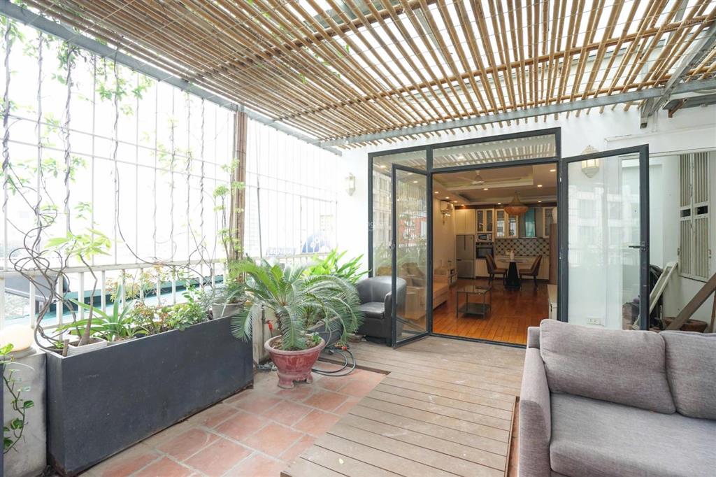Cho thuê căn hộ duplex 3pn, 3wc, 184m2 chỉ với 28,6 triệu/th tại quảng an, tây hồ, hà nội