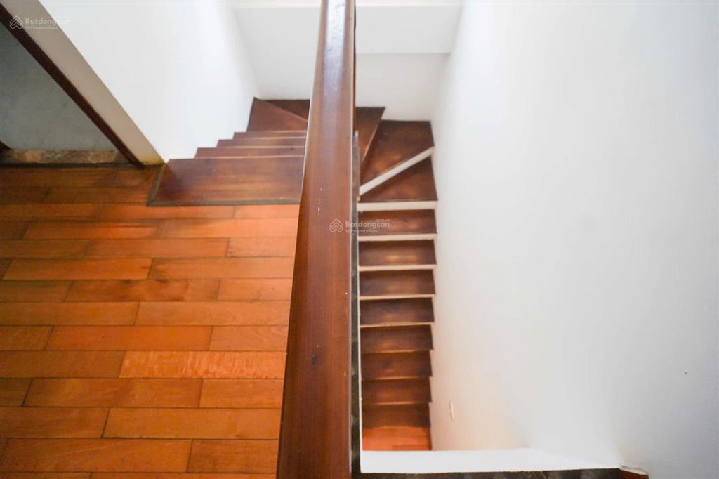 Cho thuê căn hộ duplex 3pn, 3wc, 184m2 chỉ với 28,6 triệu/th tại quảng an, tây hồ, hà nội
