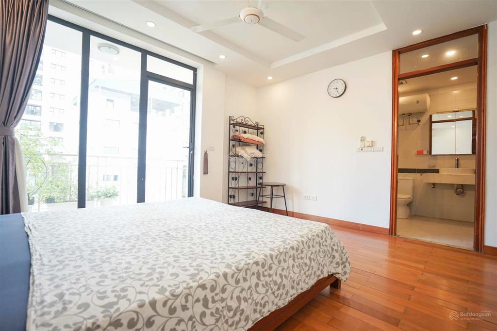 Cho thuê căn hộ duplex 3pn, 3wc, 184m2 chỉ với 28,6 triệu/th tại quảng an, tây hồ, hà nội