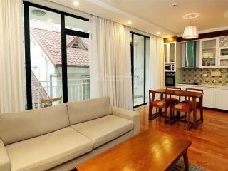 Cho thuê căn hộ dịch vụ 2pn, 92m2 tại ngõ 6 đặng thai mai, 16 triệu vnd full services