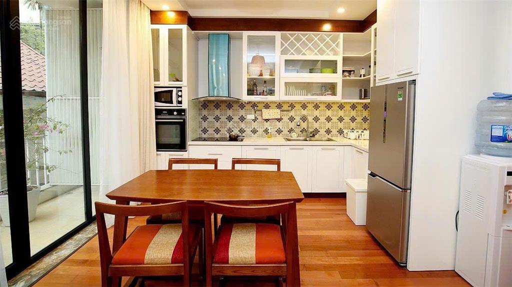 Cho thuê căn hộ dịch vụ 2pn, 92m2 tại ngõ 6 đặng thai mai, 16 triệu vnd full services