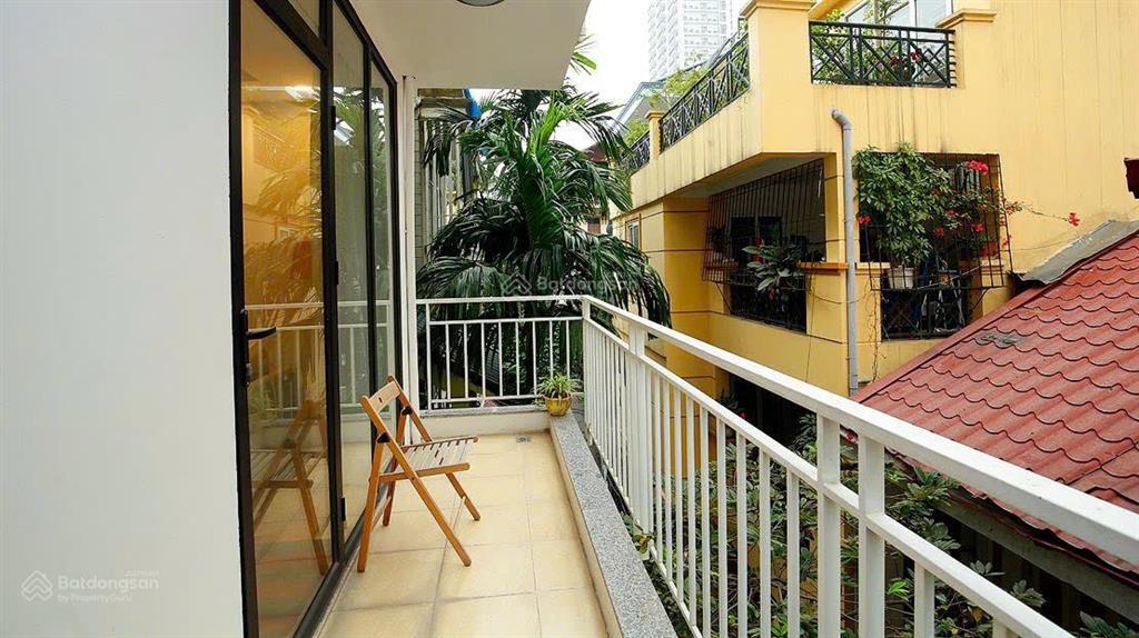Cho thuê căn hộ dịch vụ 2pn, 92m2 tại ngõ 6 đặng thai mai, 16 triệu vnd full services