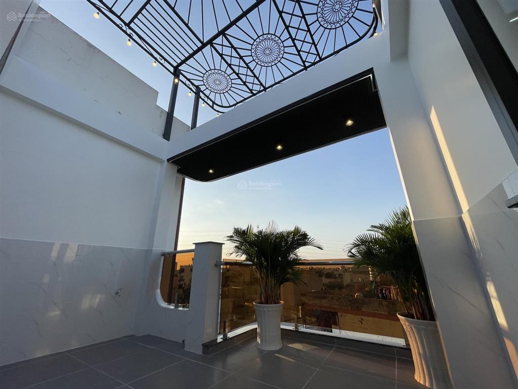 Siêu phẩm mặt tiền đường 4mx18m. xây mới có thang máy, cách chợ ~100m, khu kinh doanh sầm uất