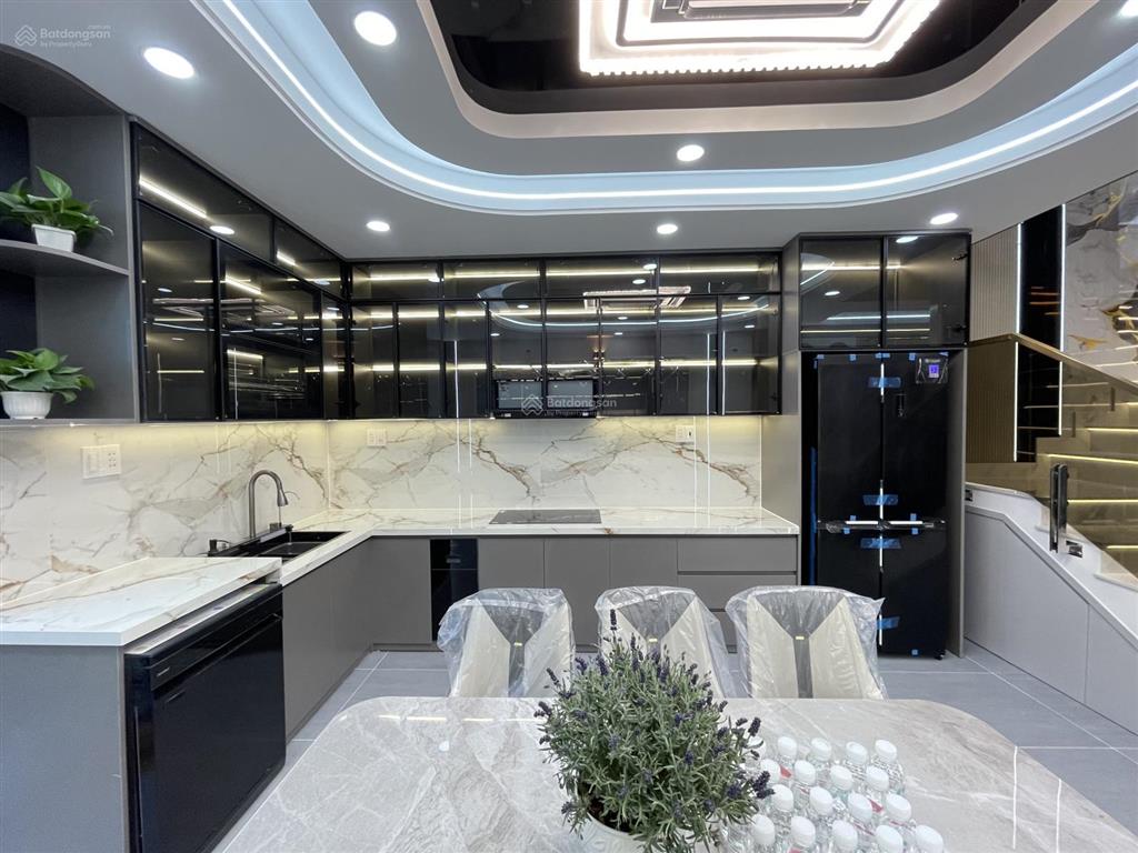 Siêu phẩm mặt tiền đường 4mx18m. xây mới có thang máy, cách chợ ~100m, khu kinh doanh sầm uất