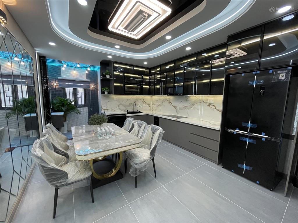 Siêu phẩm mặt tiền đường 4mx18m. xây mới có thang máy, cách chợ ~100m, khu kinh doanh sầm uất