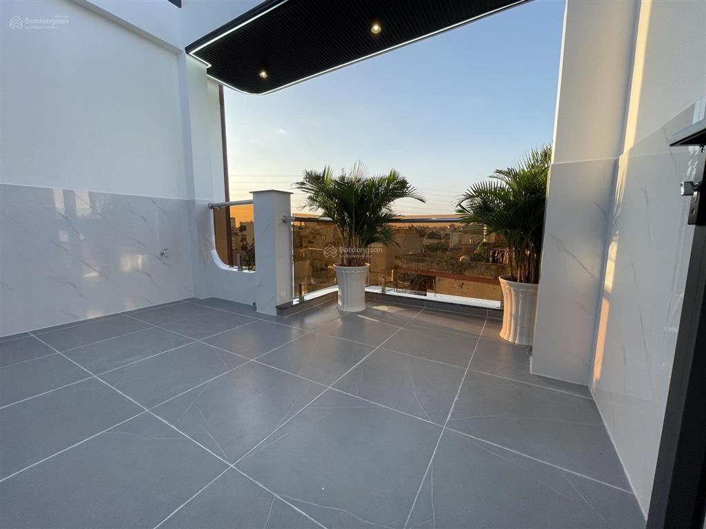 Siêu phẩm mặt tiền đường 4mx18m. xây mới có thang máy, cách chợ ~100m, khu kinh doanh sầm uất