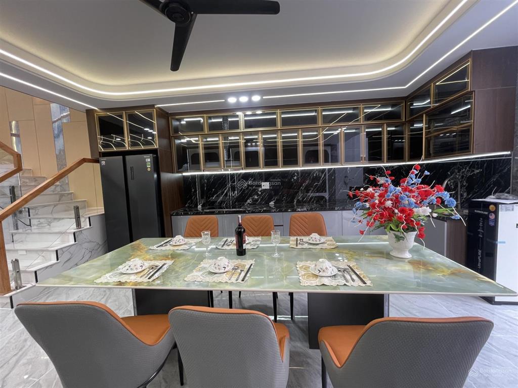 Siêu phẩm nhà phố xây mới 4m2 nở hậu 5m2. cn 82m2. vị trí đẹp. có ô chờ thang máy