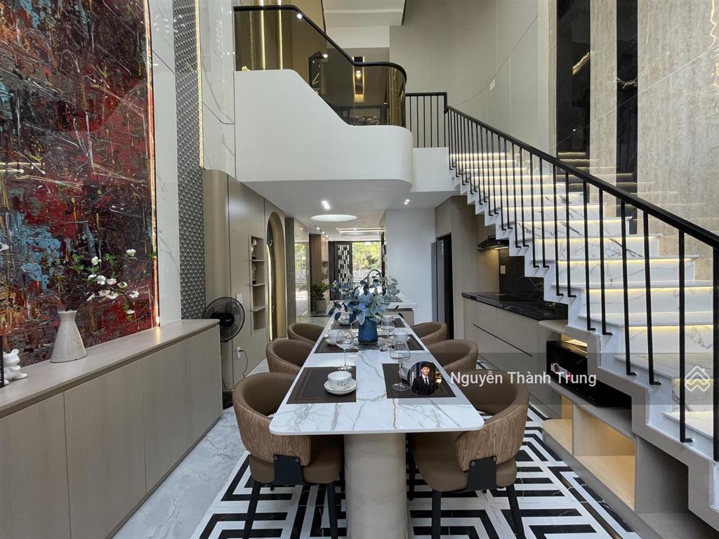 Siêu phẩm luxury có thang máy. thiết kế độc bản. mặt tiền nhánh view kênh tl37