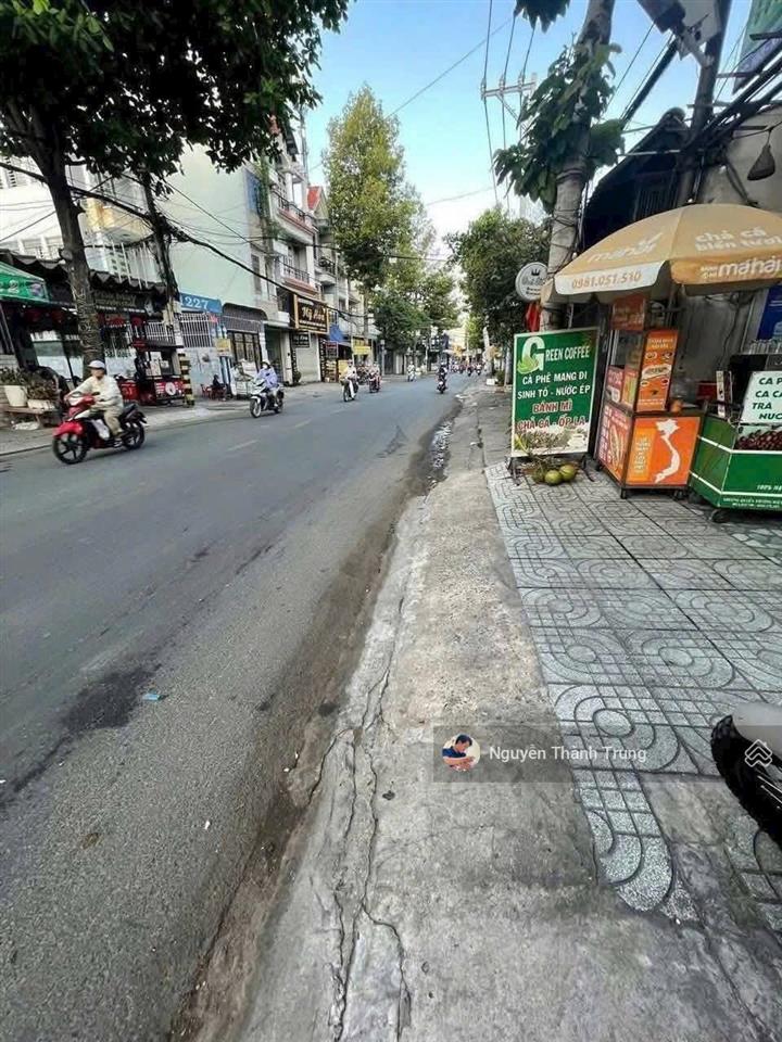 Nhà mặt tiền diện tích khủng 5m x 36m. 175m2. xây 2 lầu
mặt tiền đ. huỳnh thị hai.