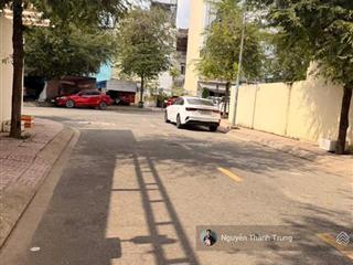 Đất huỳnh thị hai. lô góc đẹp, xây dựng tự do. đường nhựa 9m chuẩn. khu toàn nhà lầu