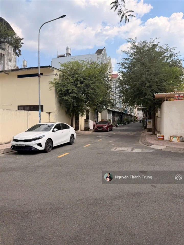 Đất huỳnh thị hai. lô góc đẹp, xây dựng tự do. đường nhựa 9m chuẩn. khu toàn nhà lầu