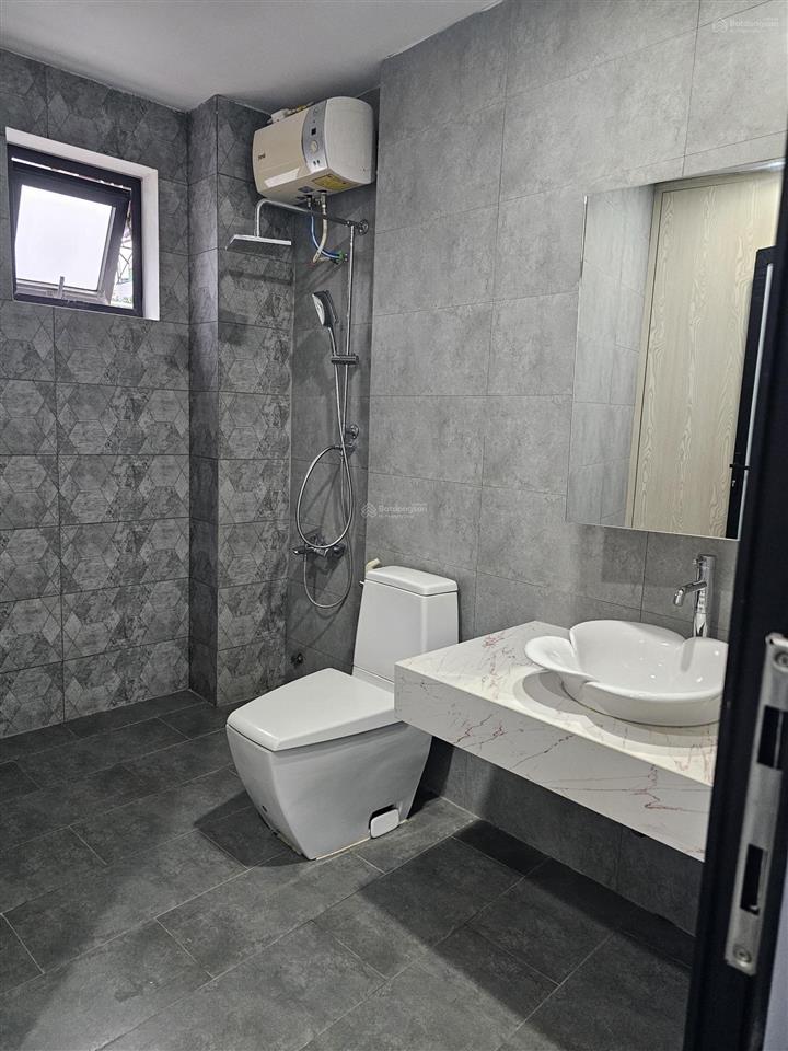 Chỉ 32,000,000/tháng  chính chủ cho thuê nhà nguyên căn đường nguyễn văn nguyễn, p. tân định, q.1
