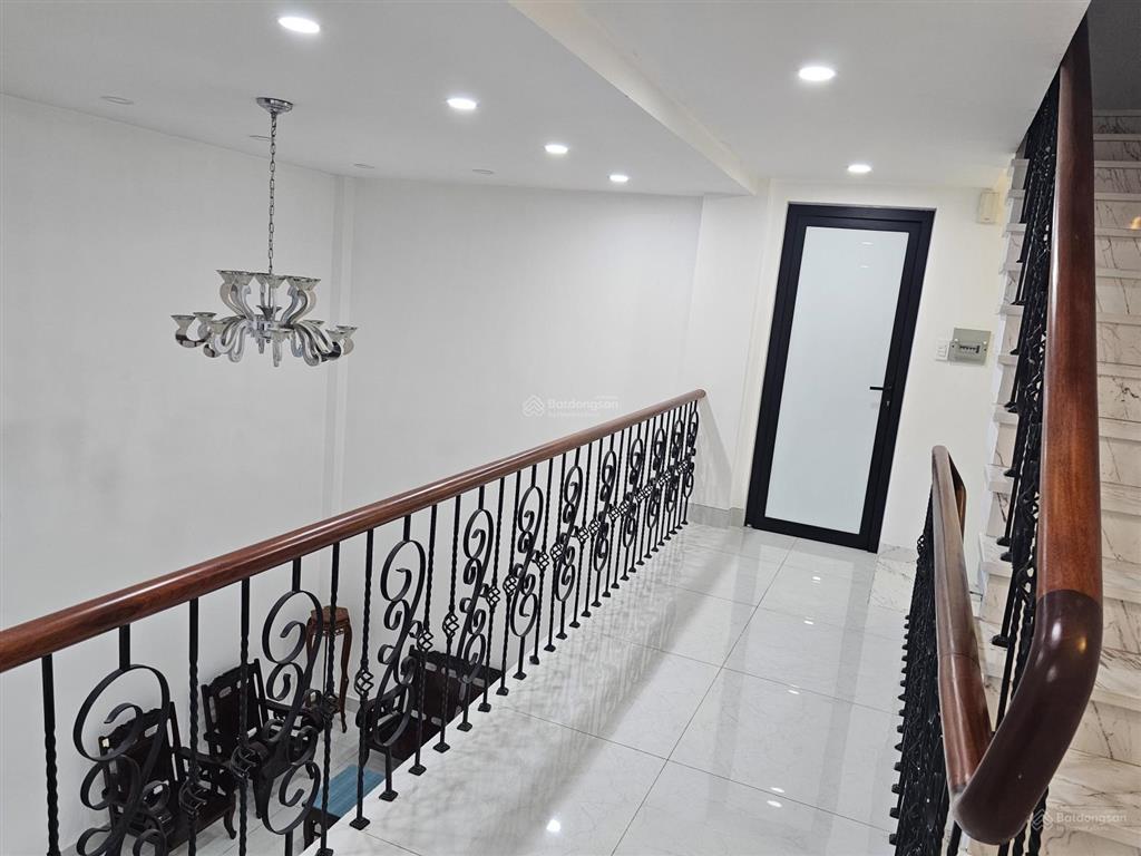 Chỉ 32,000,000/tháng  chính chủ cho thuê nhà nguyên căn đường nguyễn văn nguyễn, p. tân định, q.1