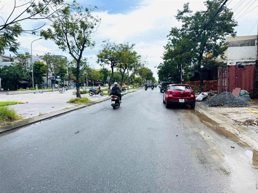 Bán 2 lô liền kề mt đường bắc sơn , viêw công viên , đối diện là trường học , 200m2  gần bến xe